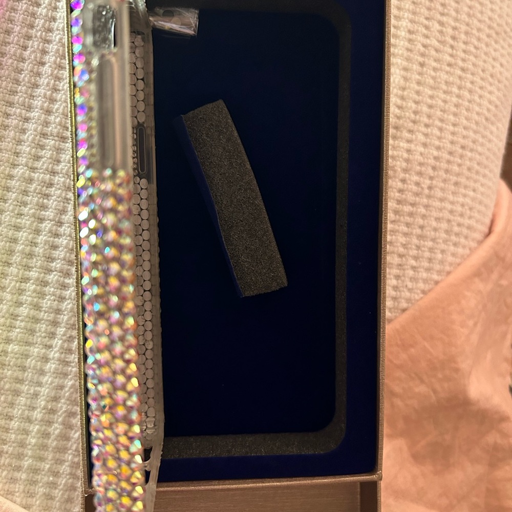 Luxaddiction Rhinestone iPhone 11 case - Picture 4 of 5